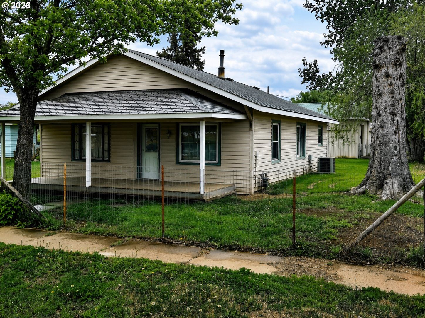 Listing photo 1 of 4