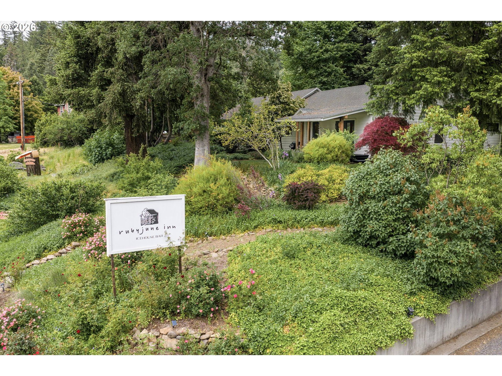 Listing photo 1 of 6