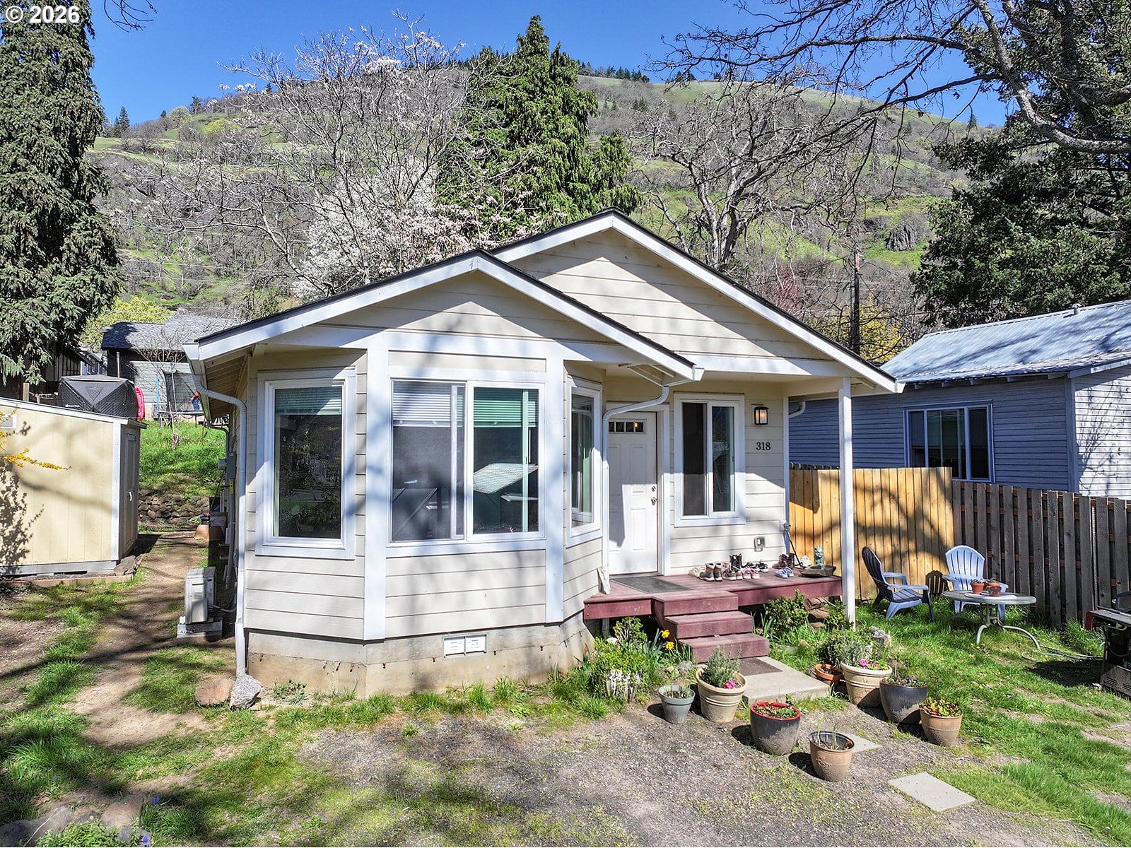Primary listing photo, 318 E Steuben ST, Bingen, WA, 98605
