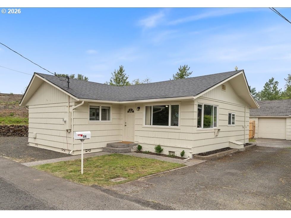 Listing photo 1 of 6