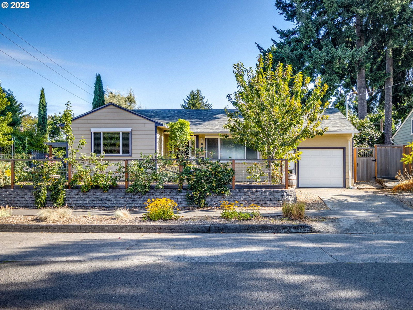 Primary listing photo, 5425 N SYRACUSE ST, Portland, OR, 97203