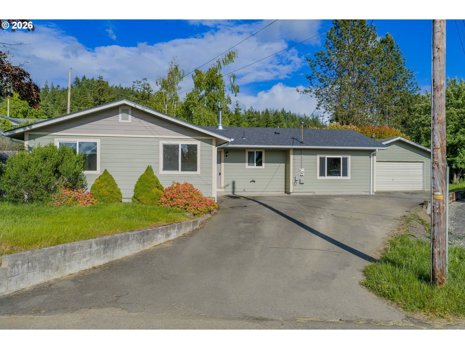 Listing photo 1 of 6