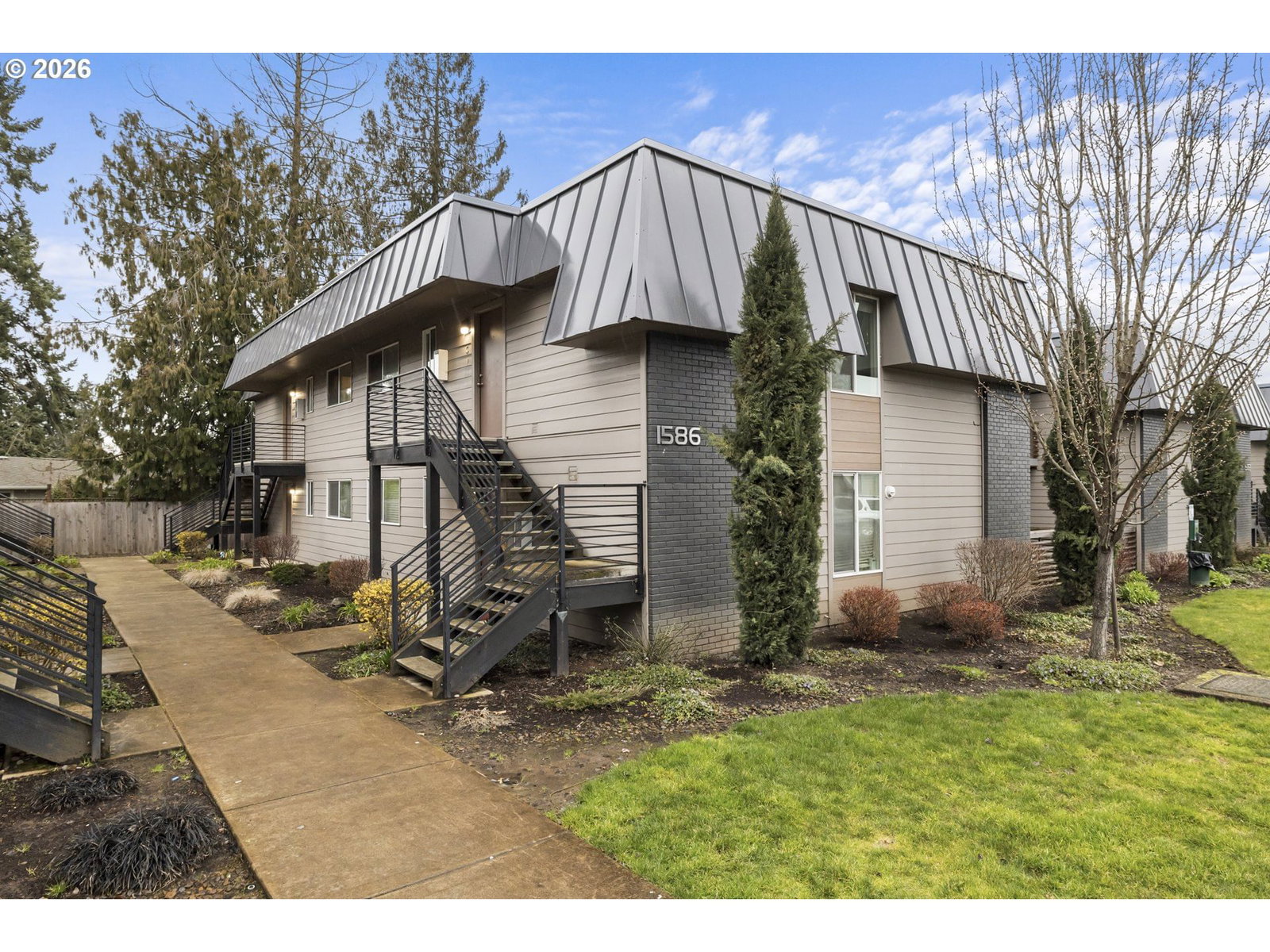 Listing photo 1 of 6
