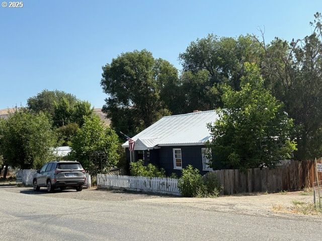 Listing photo 1 of 6