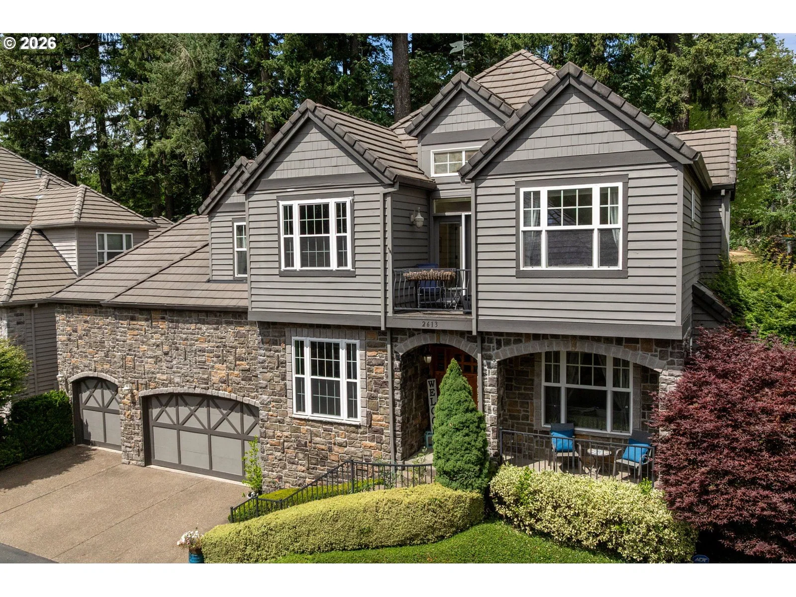 2613 BEACON HILL DR