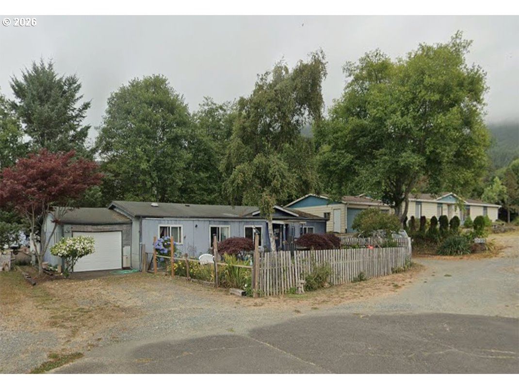Listing photo 1 of 6