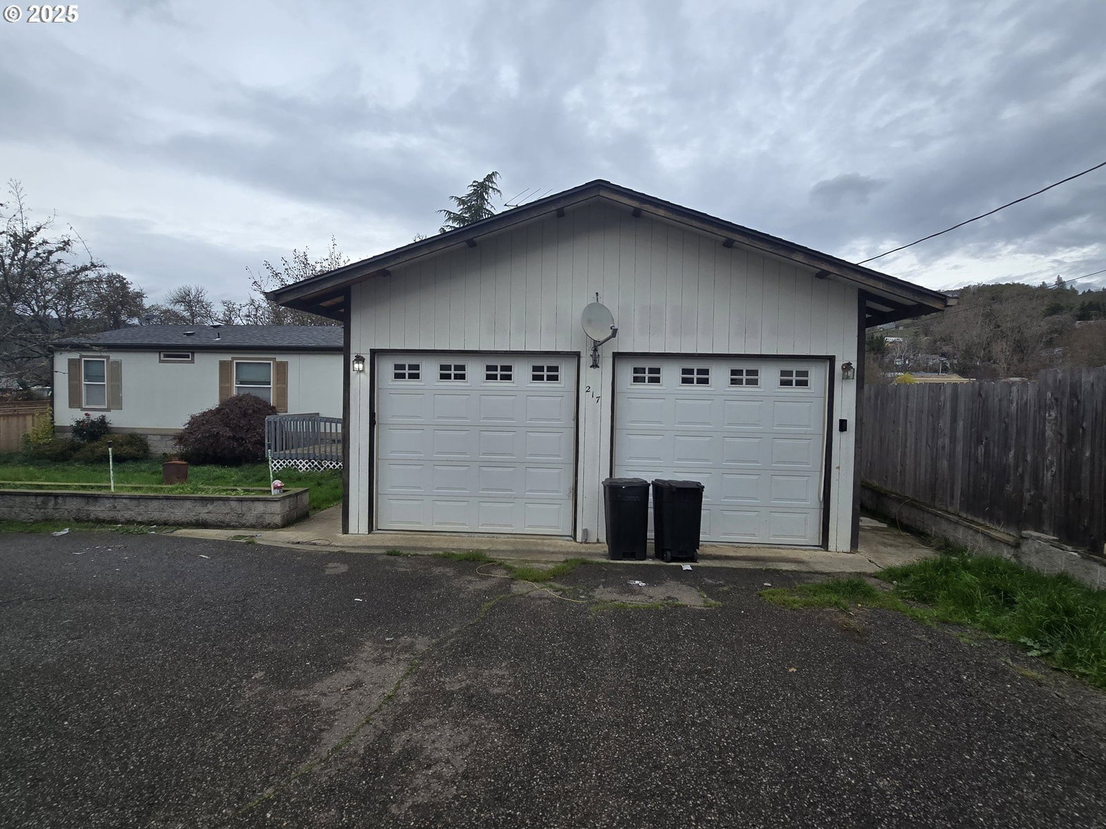 Primary listing photo, 217 NE PEGGY AVE, Roseburg, OR, 97470