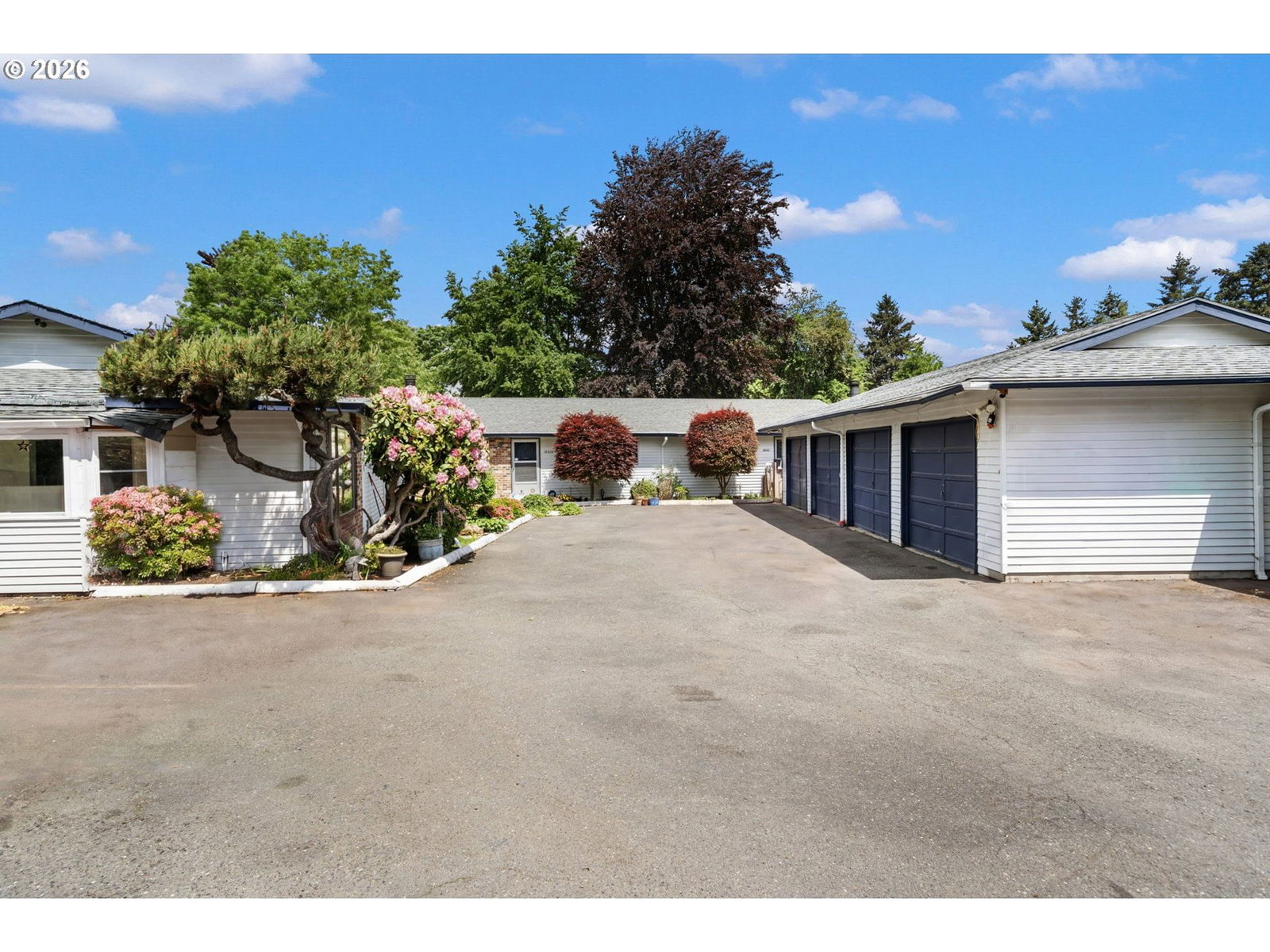 Listing photo 1 of 6
