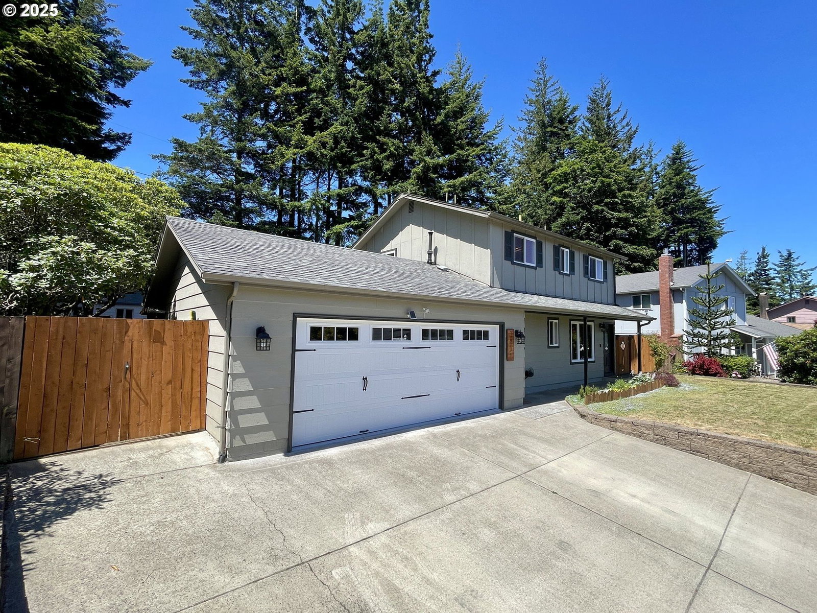 Primary listing photo, 3851 EDGEWOOD DR, North Bend, OR, 97459