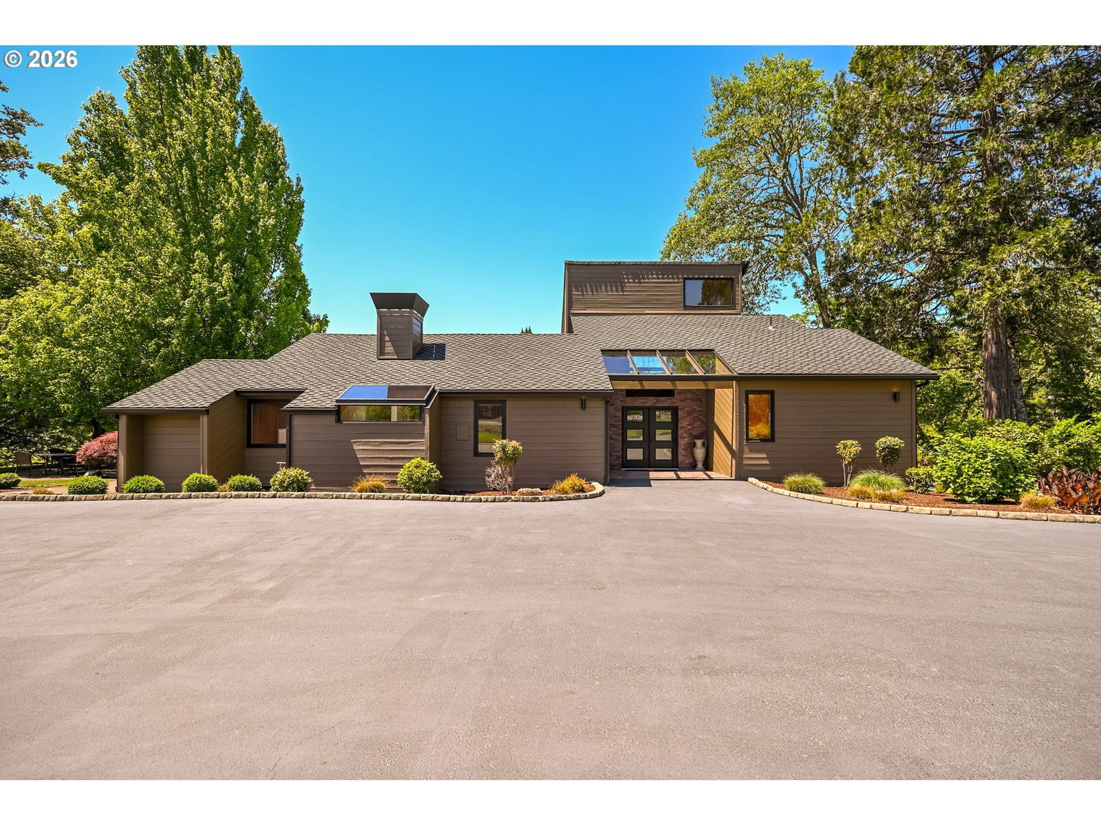 Listing photo 1 of 6