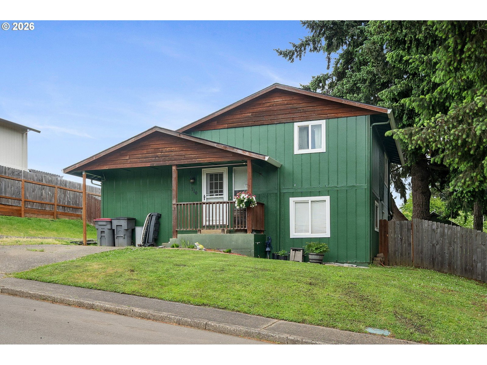 Listing photo 1 of 6