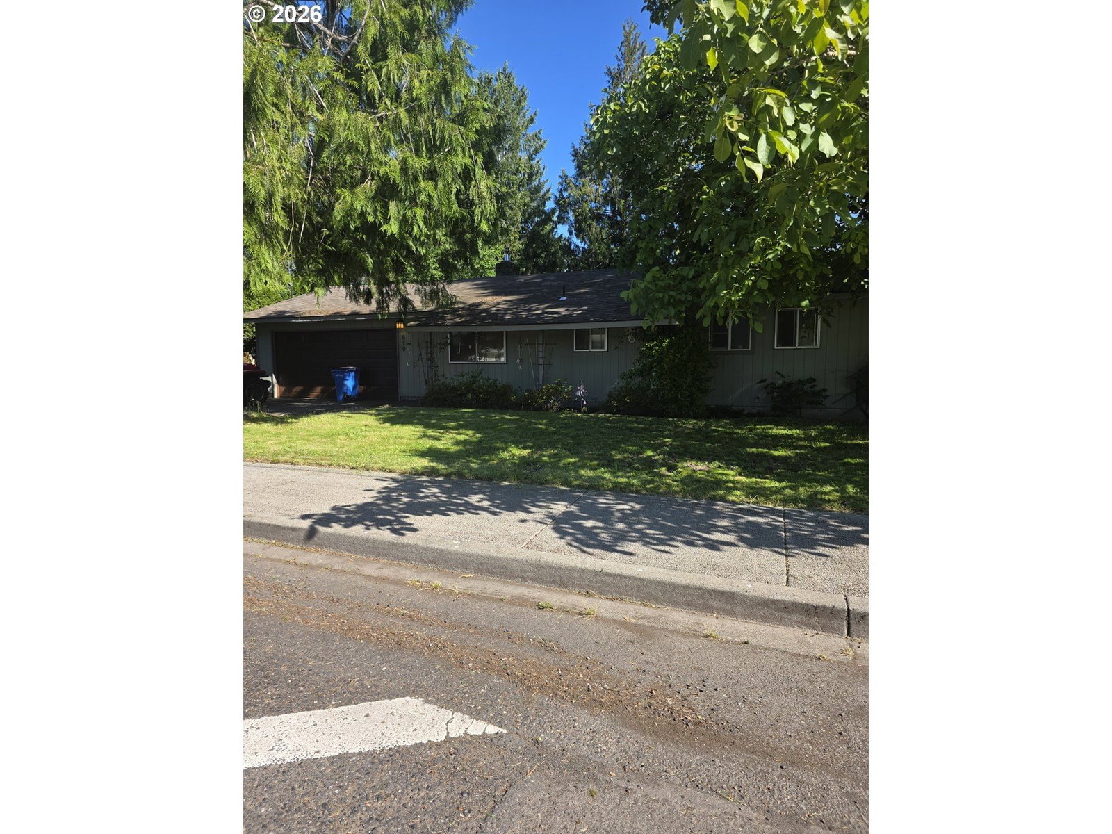 Listing photo 1 of 4