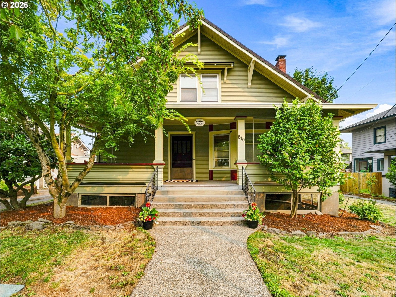 810 CENTER ST
