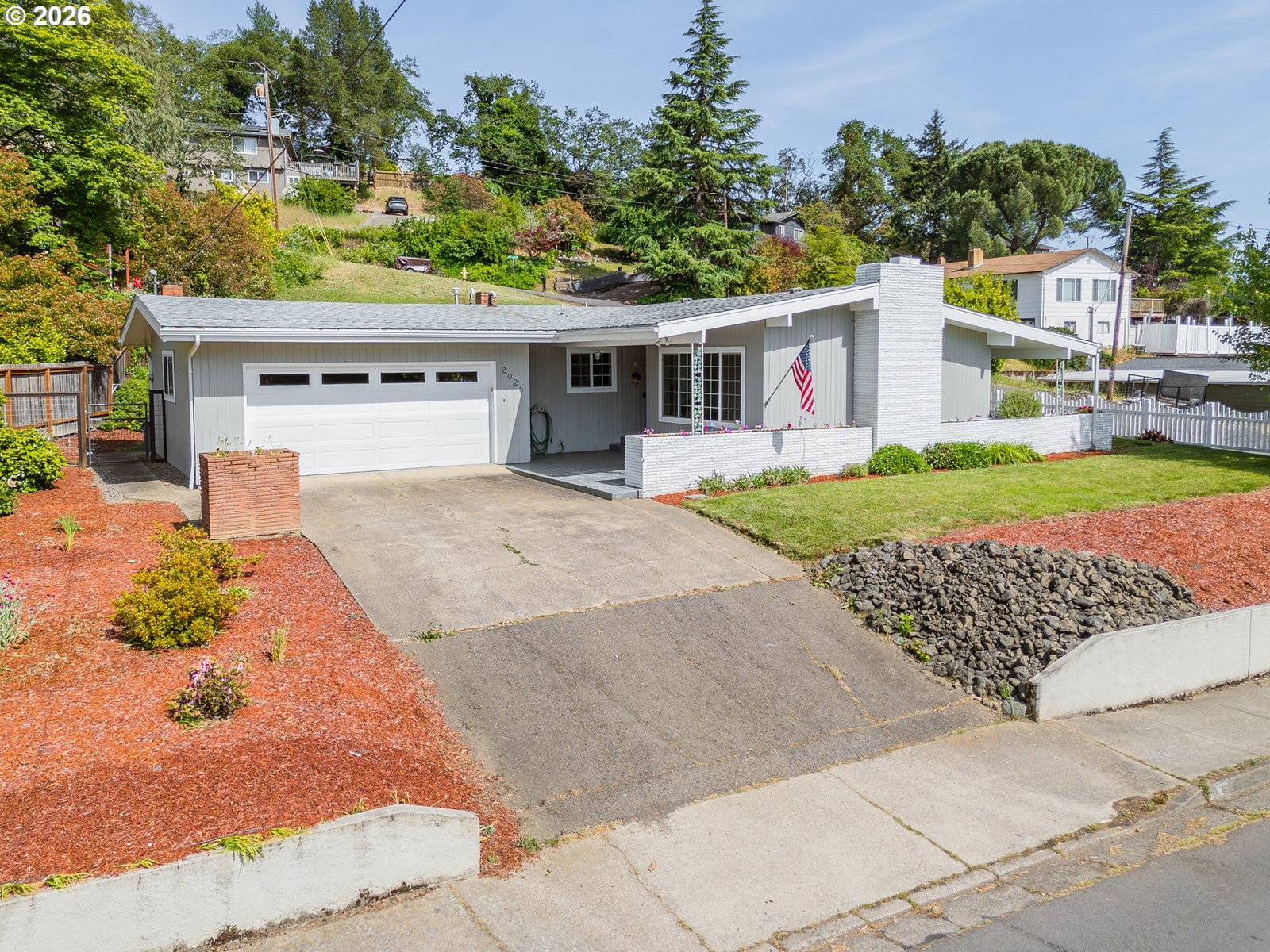 Listing photo 1 of 6