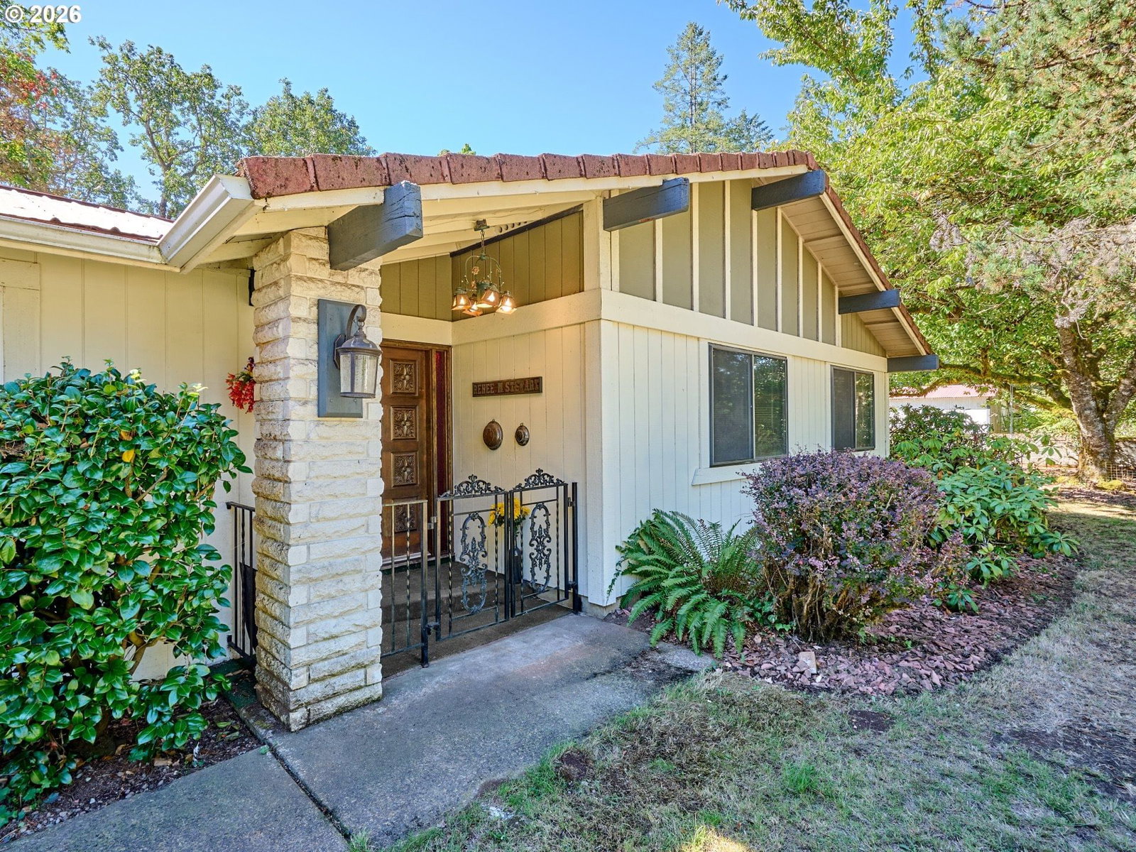 Listing photo 1 of 6