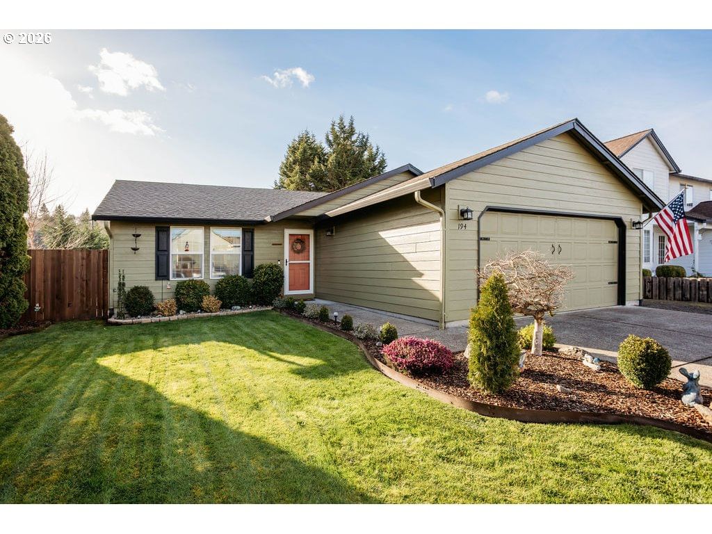 Primary listing photo, 194 BOARDWALK WAY, Kelso, WA, 98626