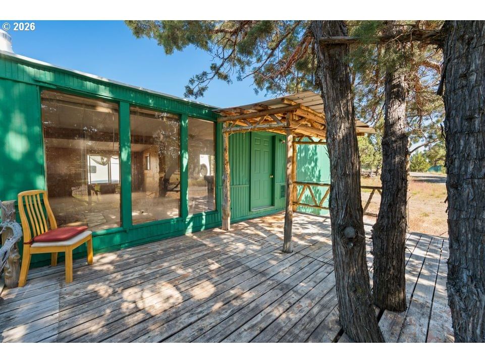 Listing photo 1 of 6