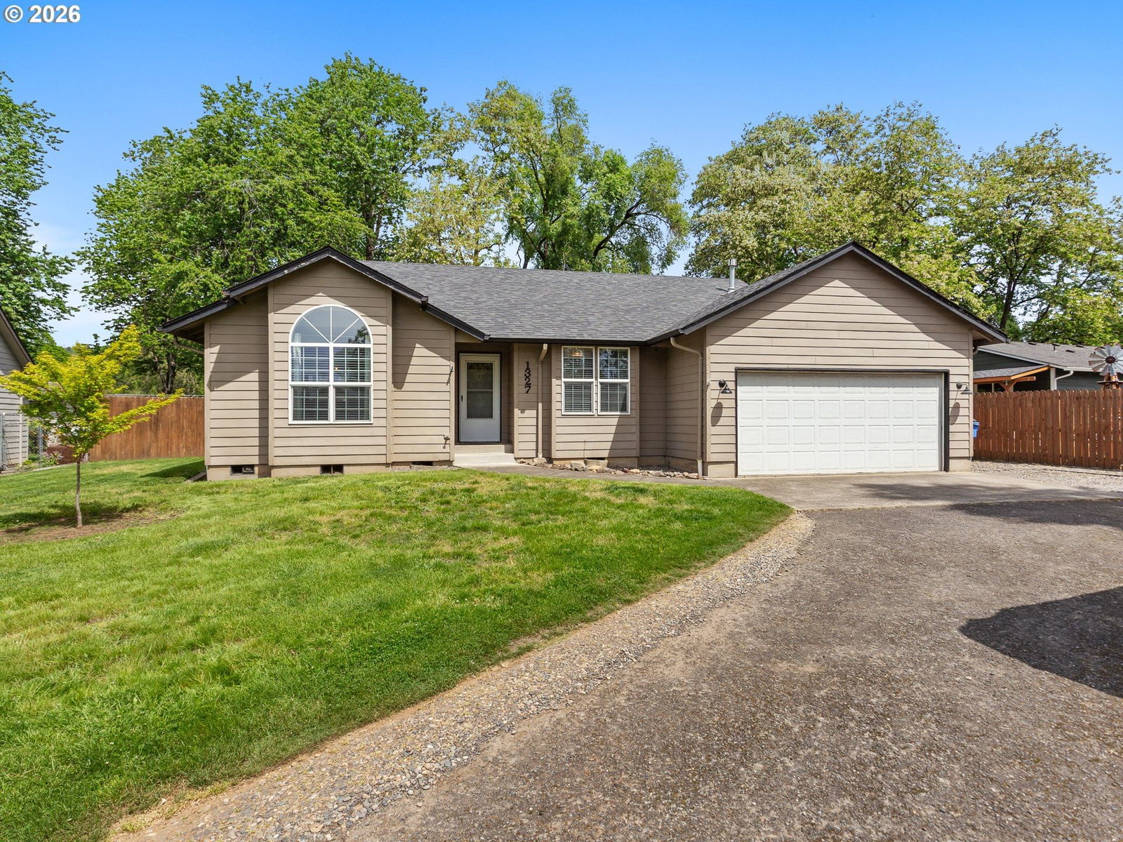 Listing photo 1 of 6