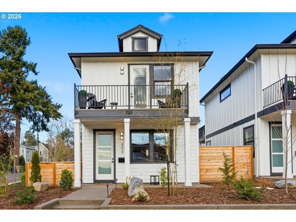 315 E AVE #8
