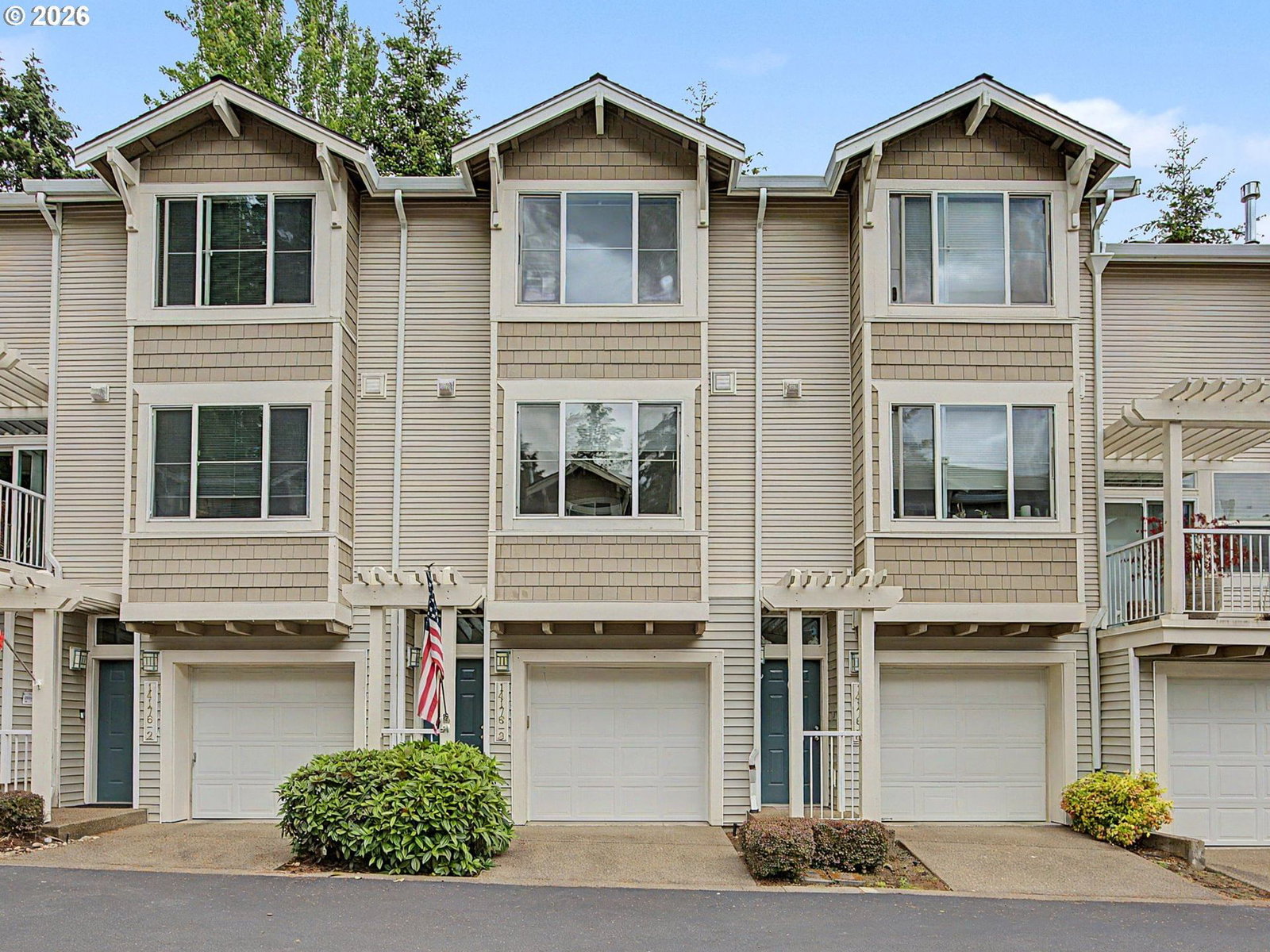 Listing photo 1 of 6