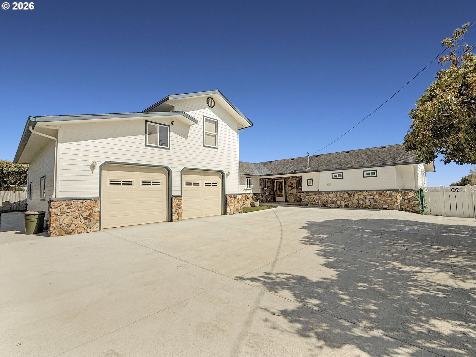 Listing photo 1 of 6