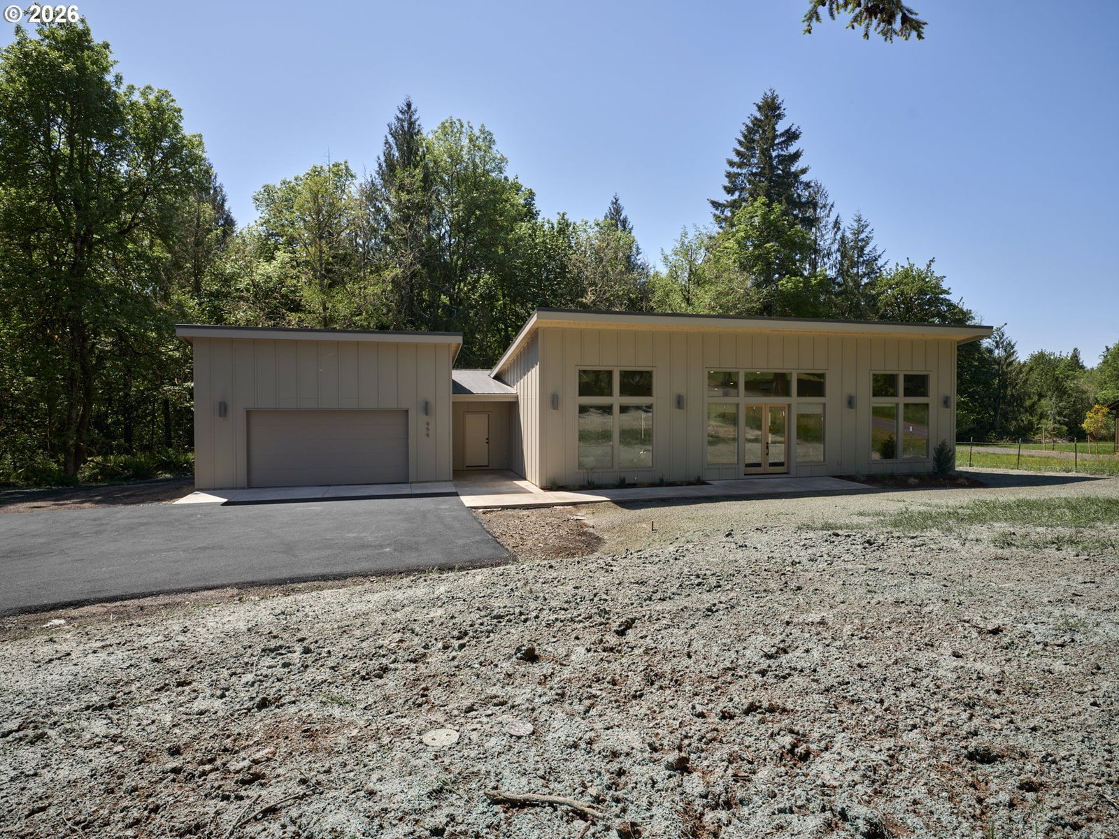 Listing photo 1 of 6