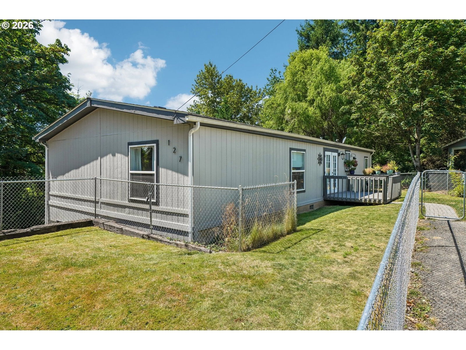 127 PIONEER AVE NE