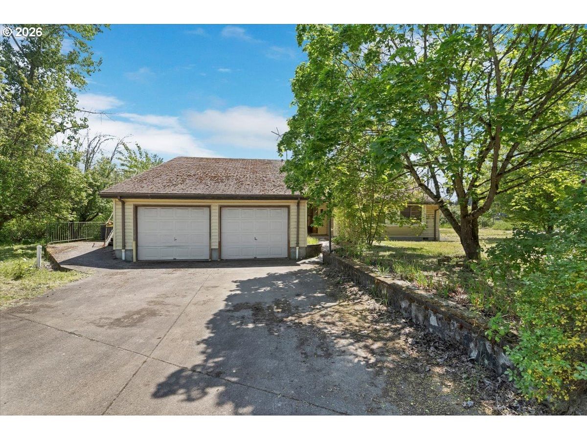 Listing photo 1 of 6