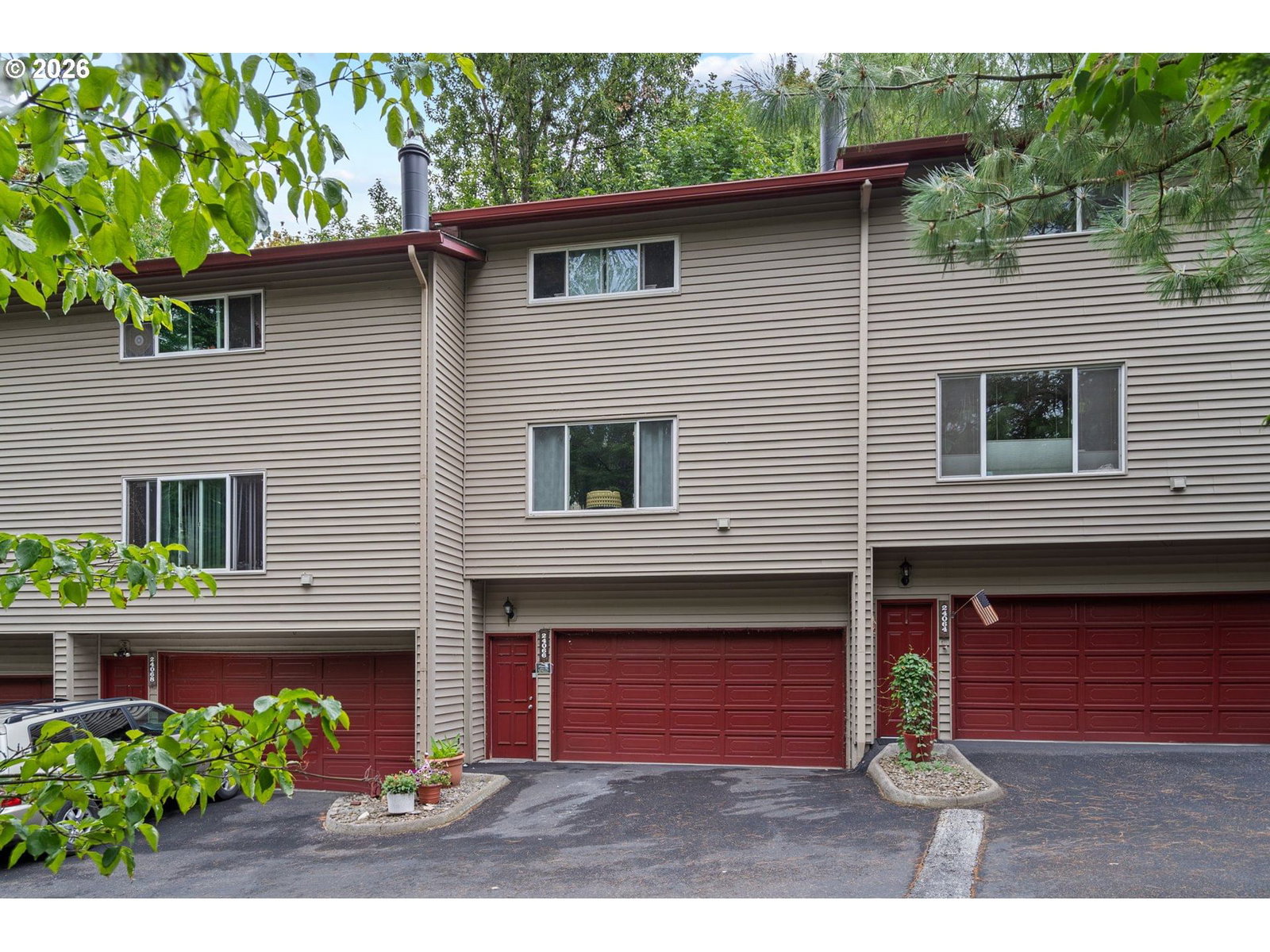 Listing photo 1 of 1