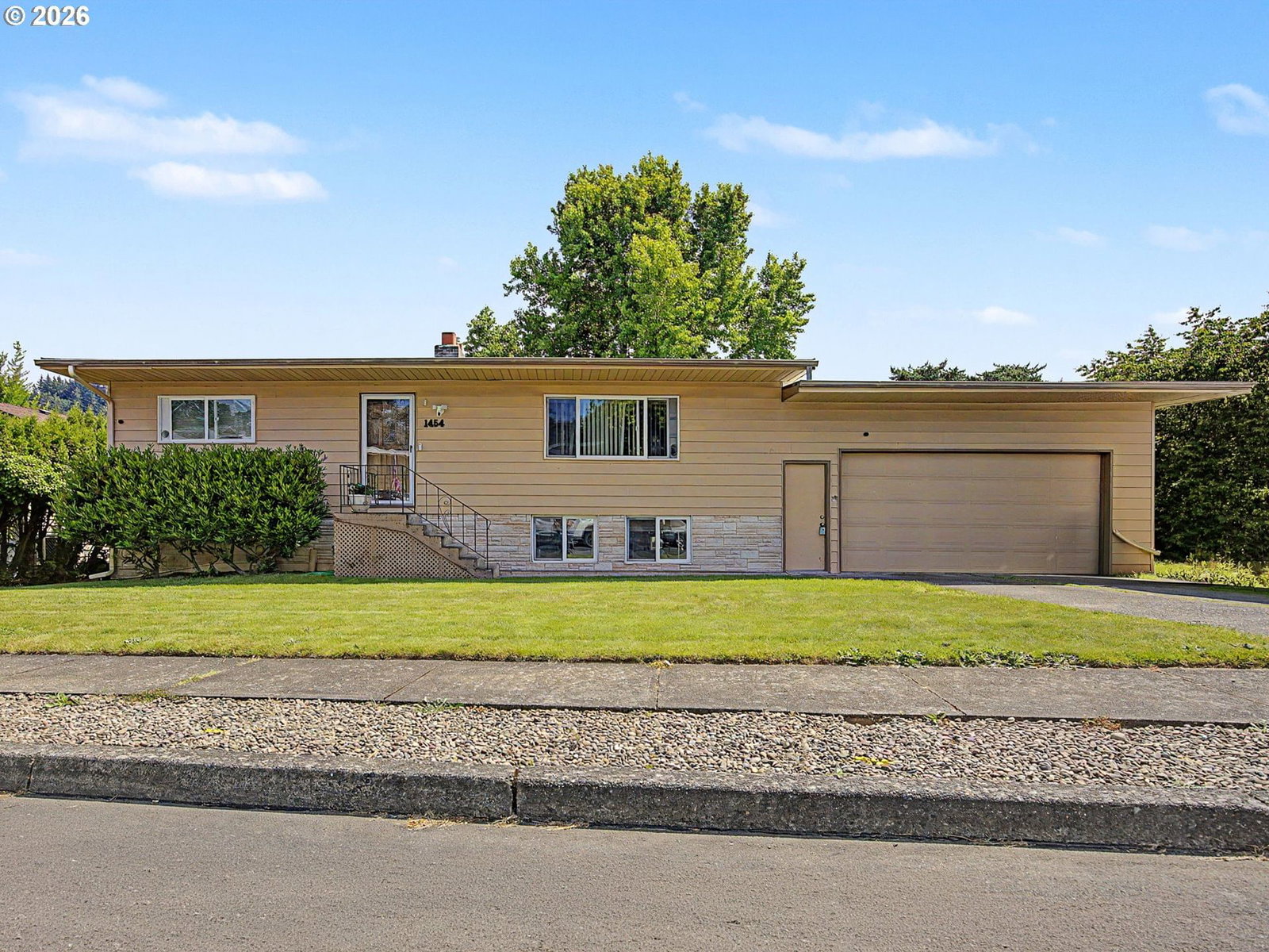 Listing photo 1 of 6