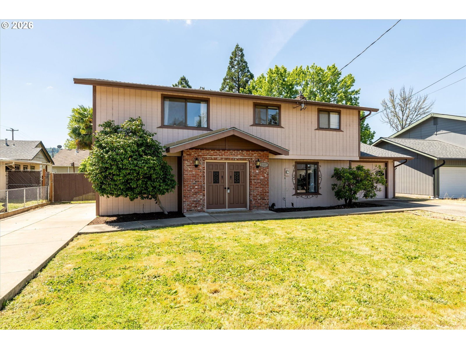 Listing photo 1 of 6