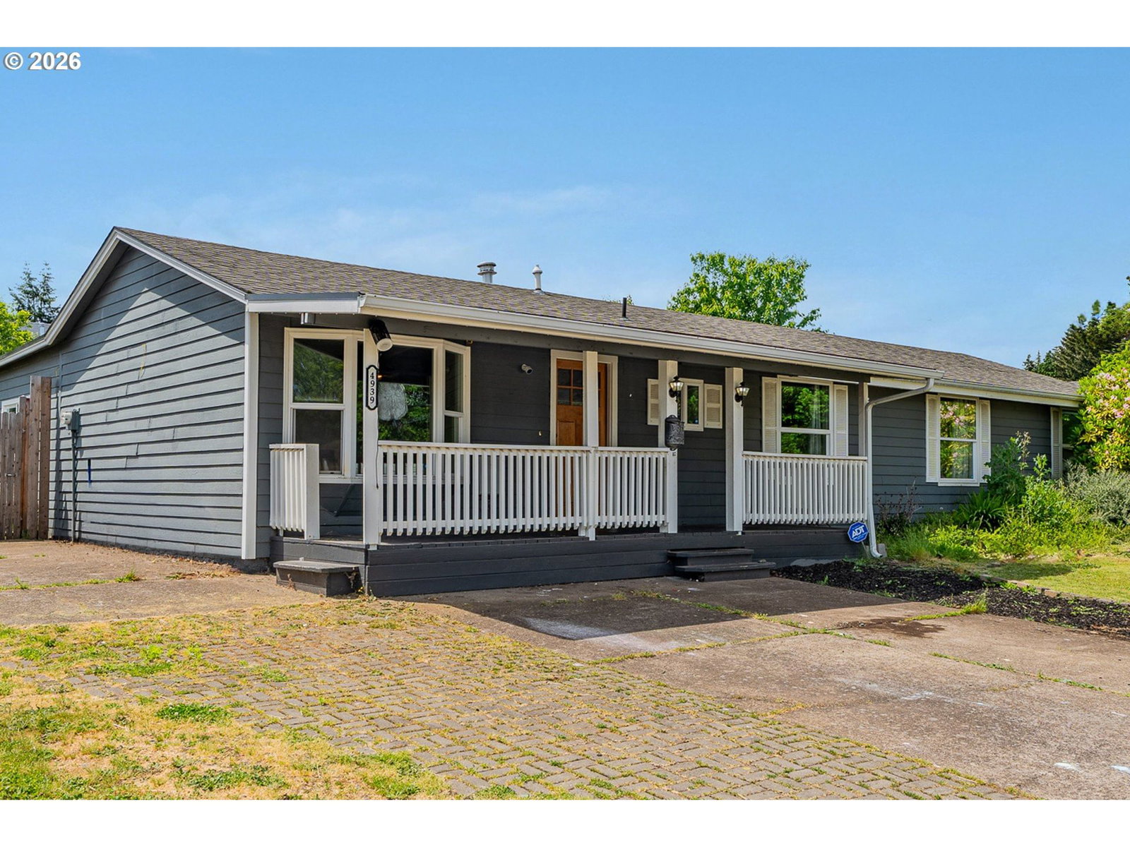 Listing photo 1 of 6