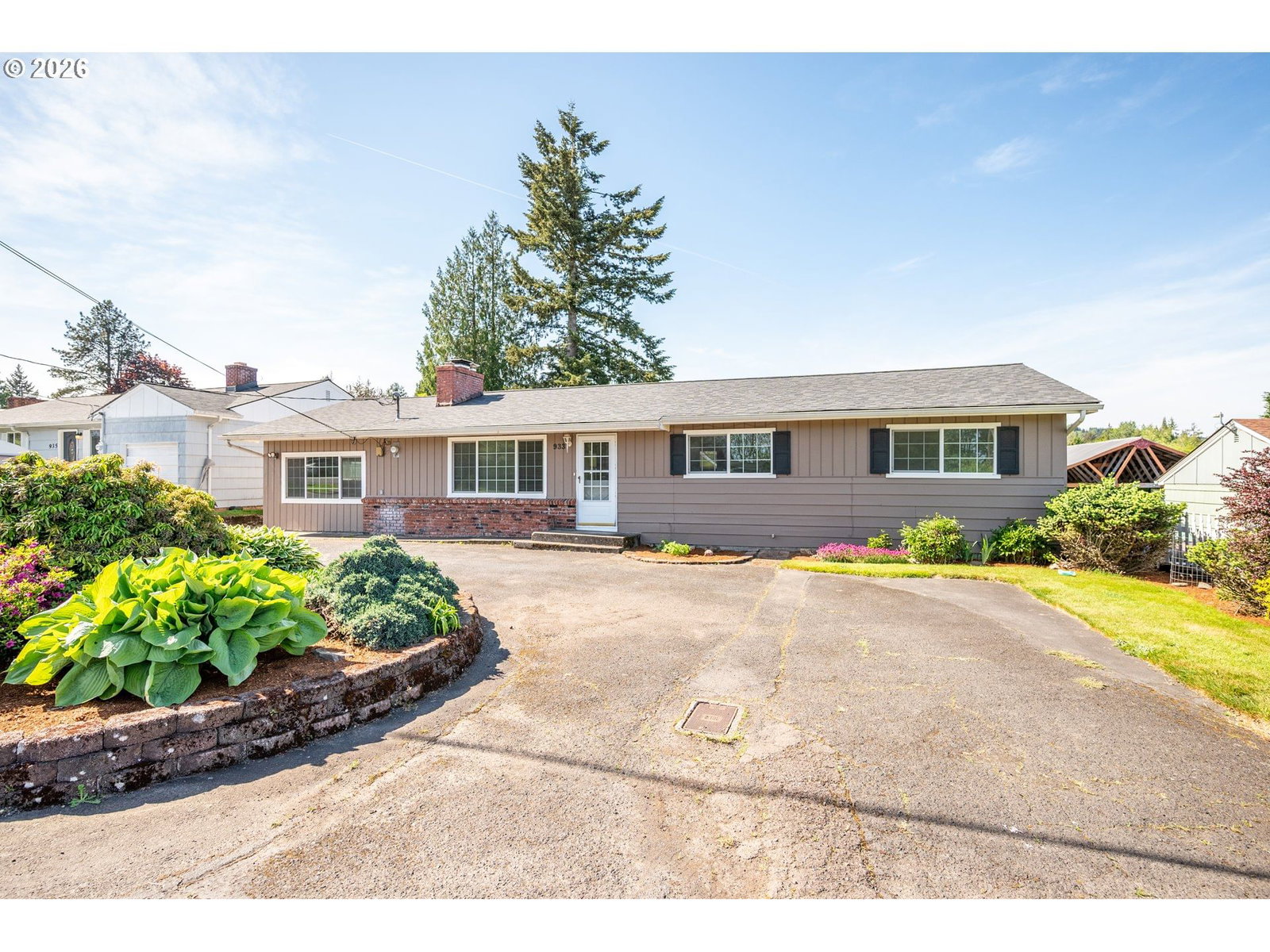Listing photo 1 of 6