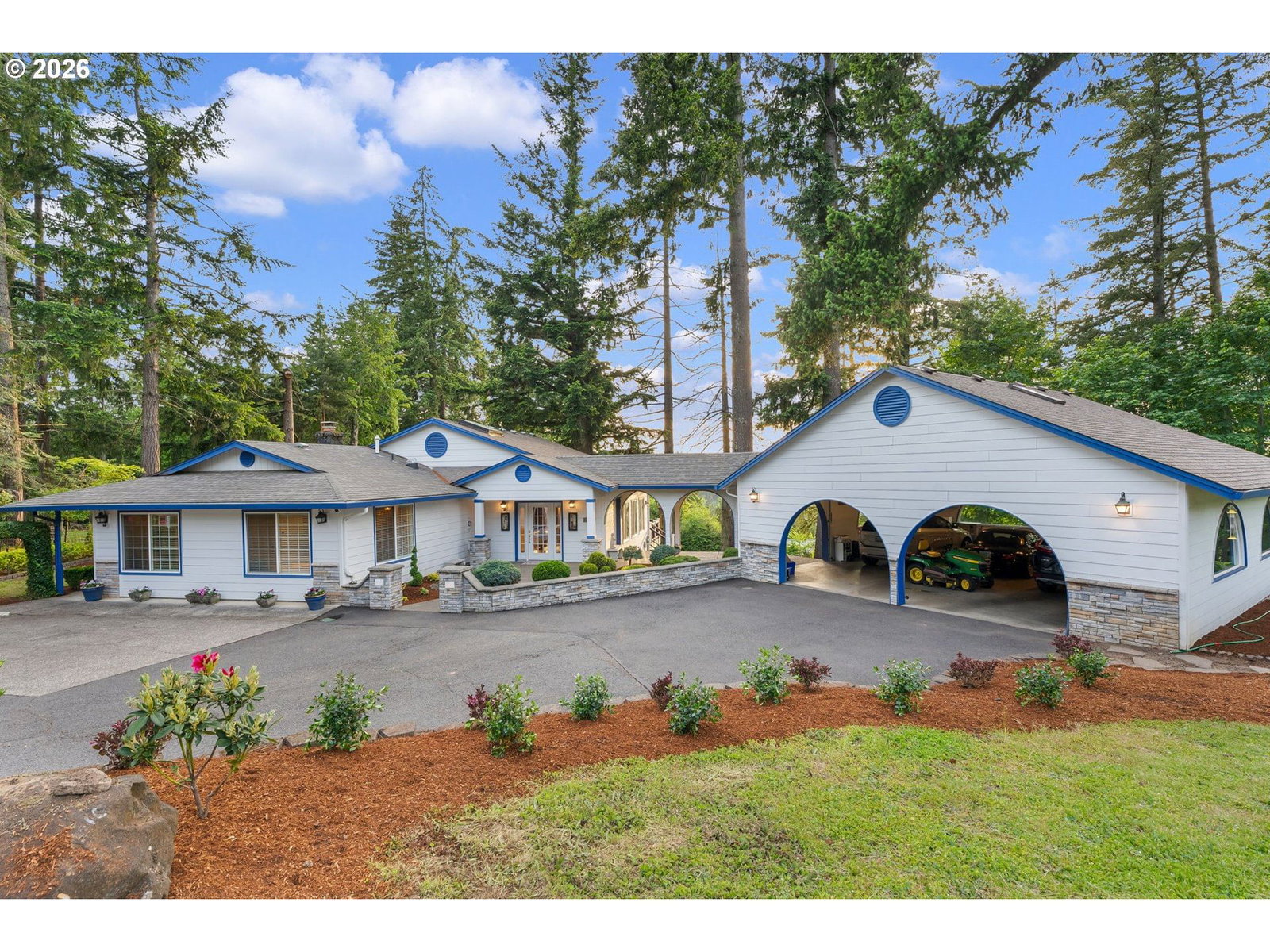 Listing photo 1 of 6