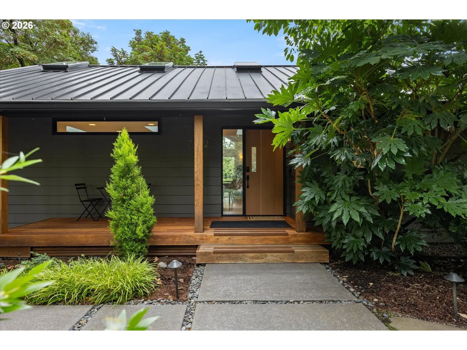 752 LAKE FOREST DR