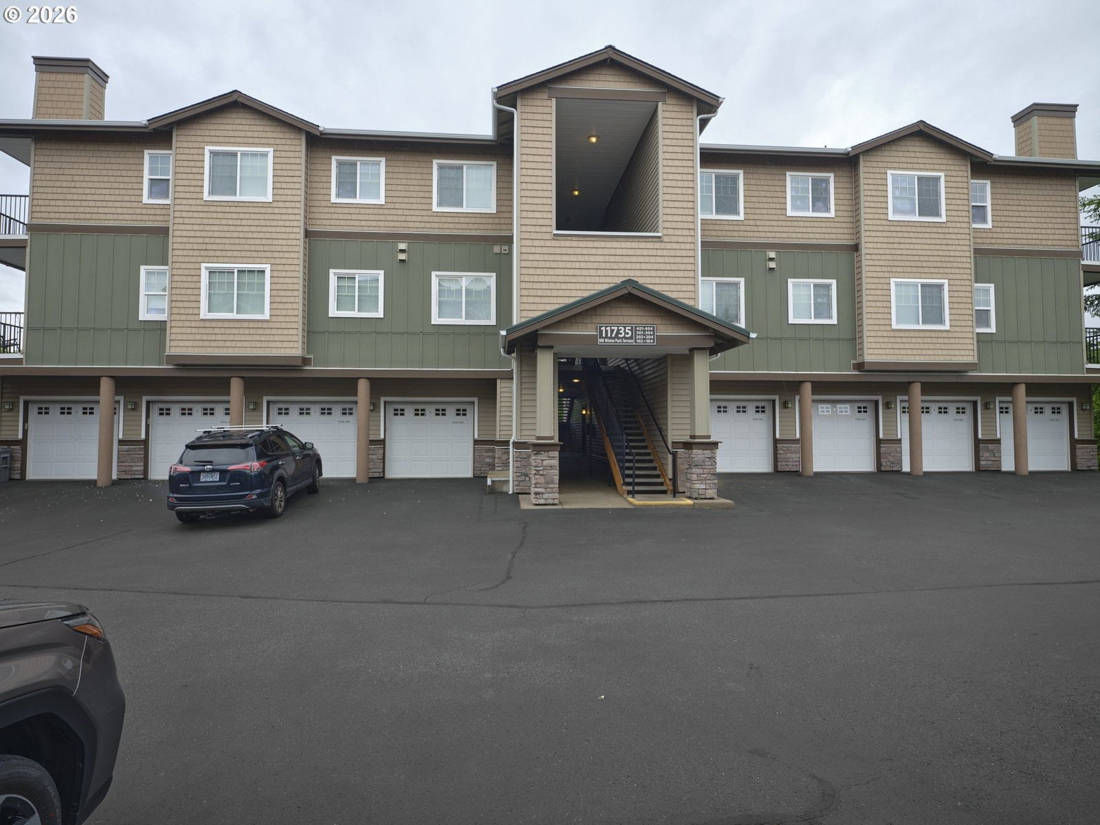 Listing photo 1 of 6