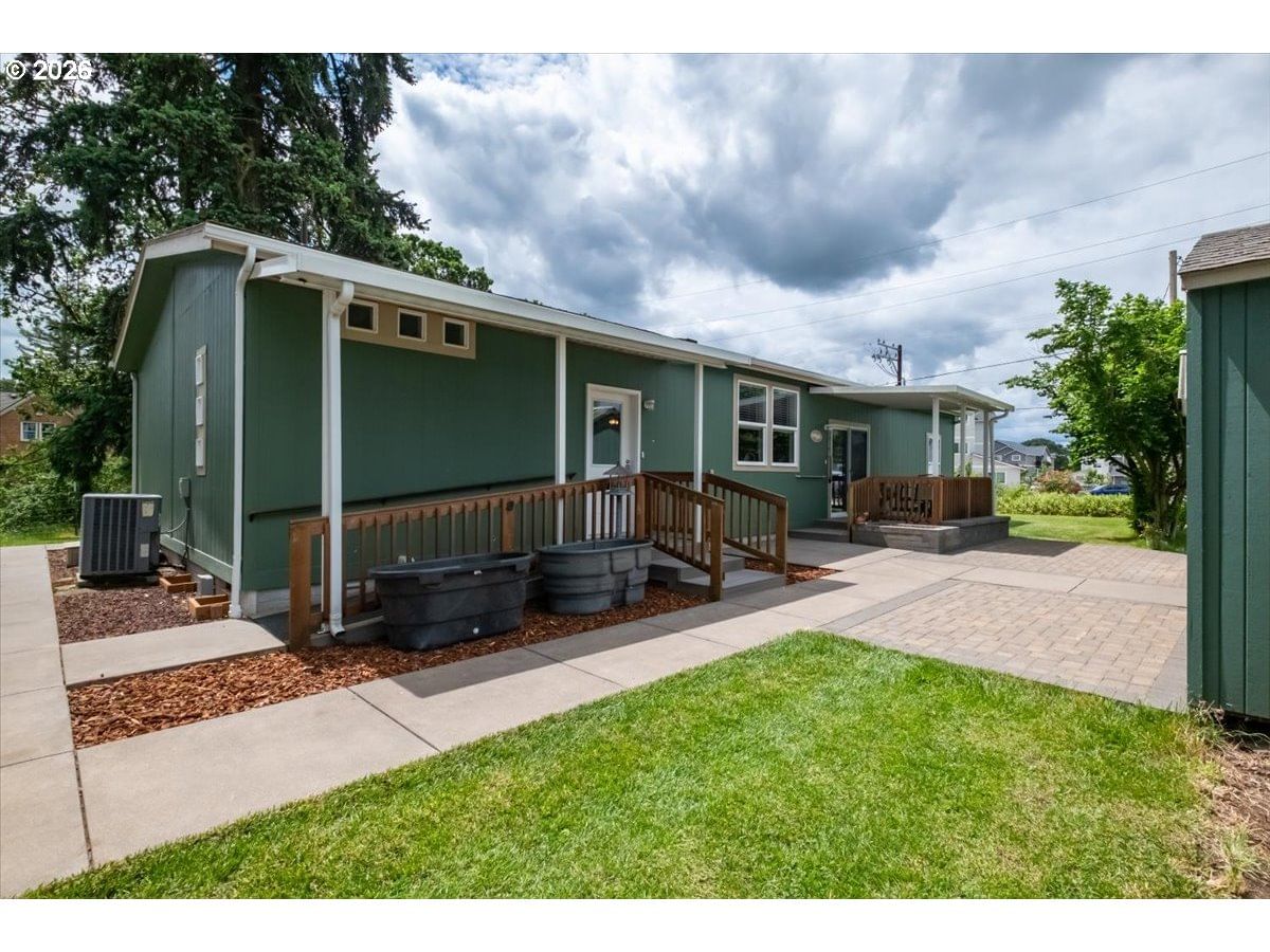 Listing photo 1 of 6