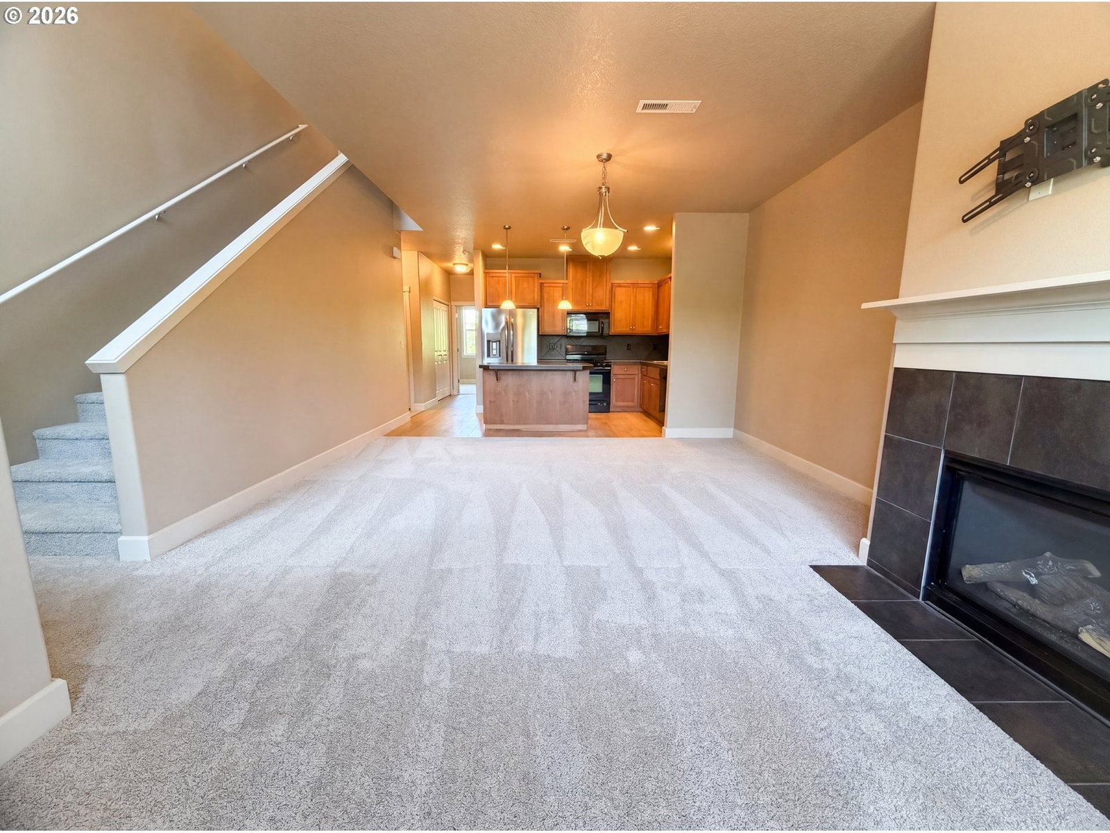 Listing photo 1 of 6