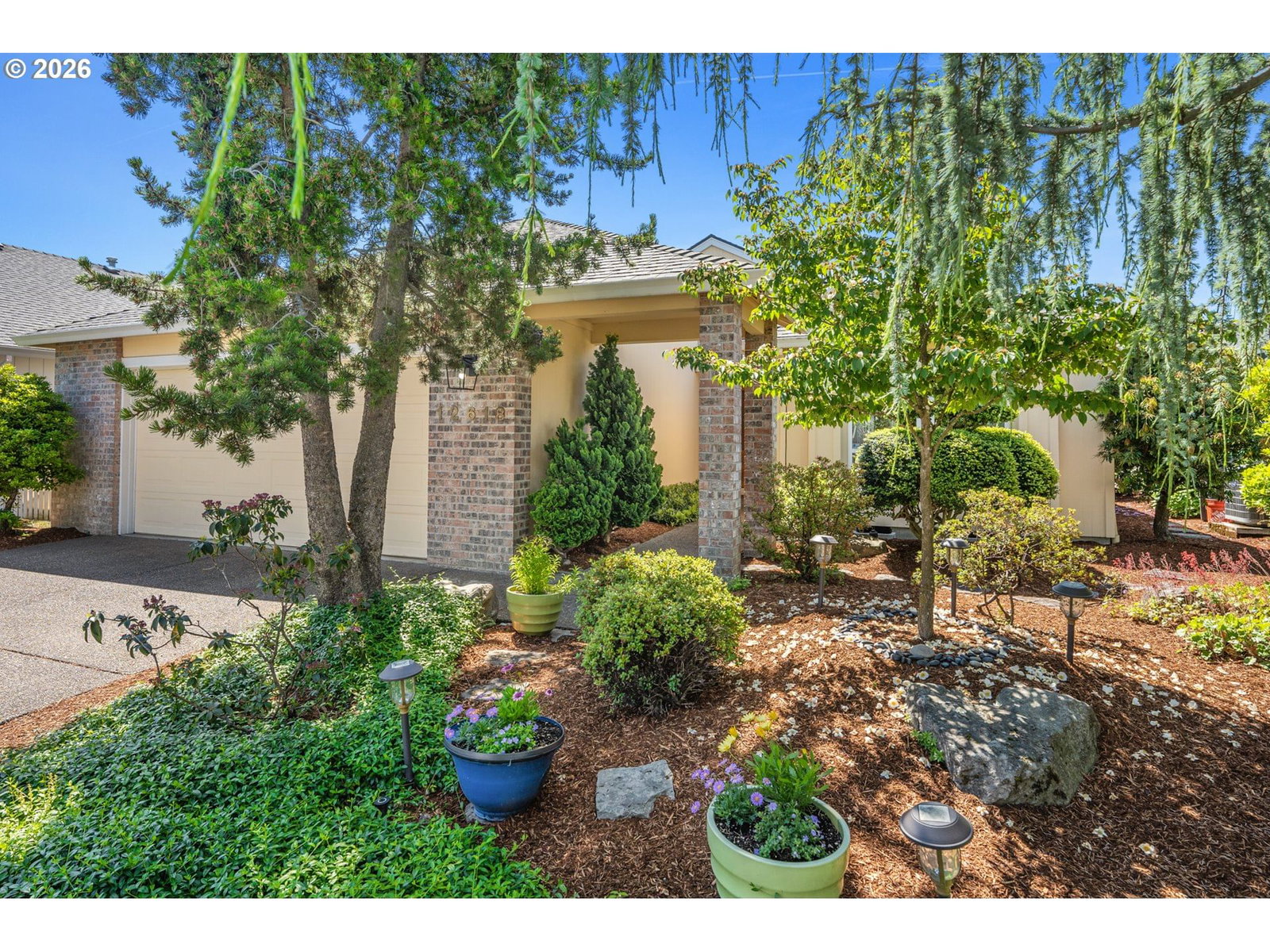 Listing photo 1 of 6