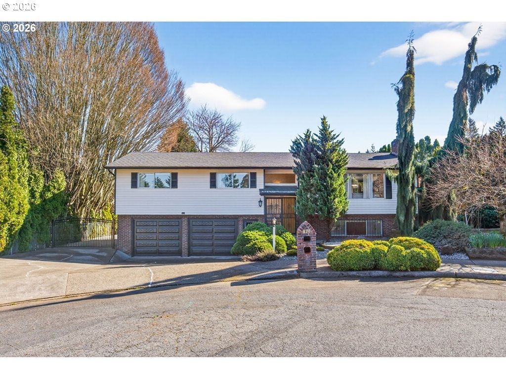 Listing photo 1 of 6