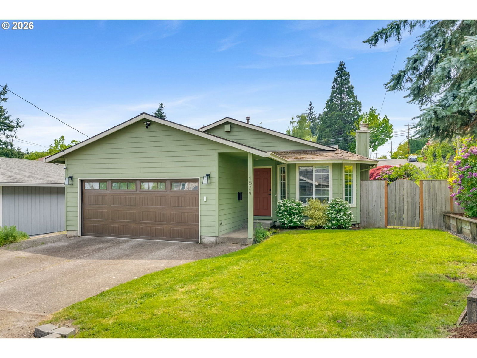Listing photo 1 of 6