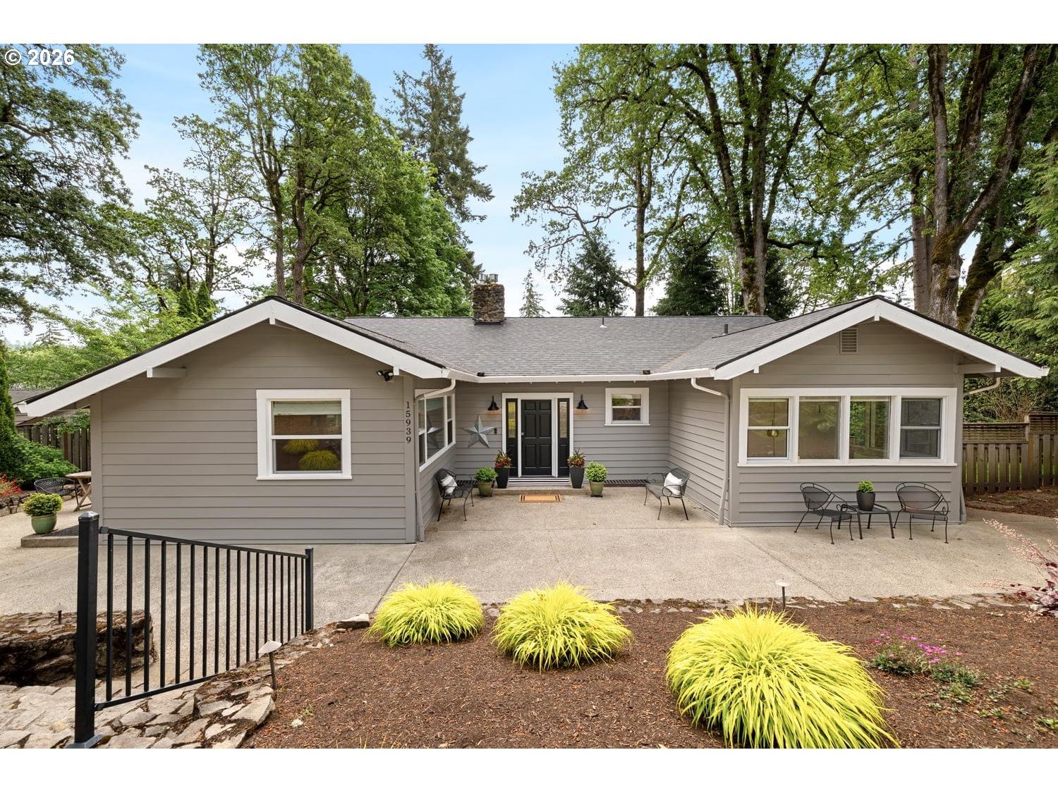 Listing photo 1 of 6