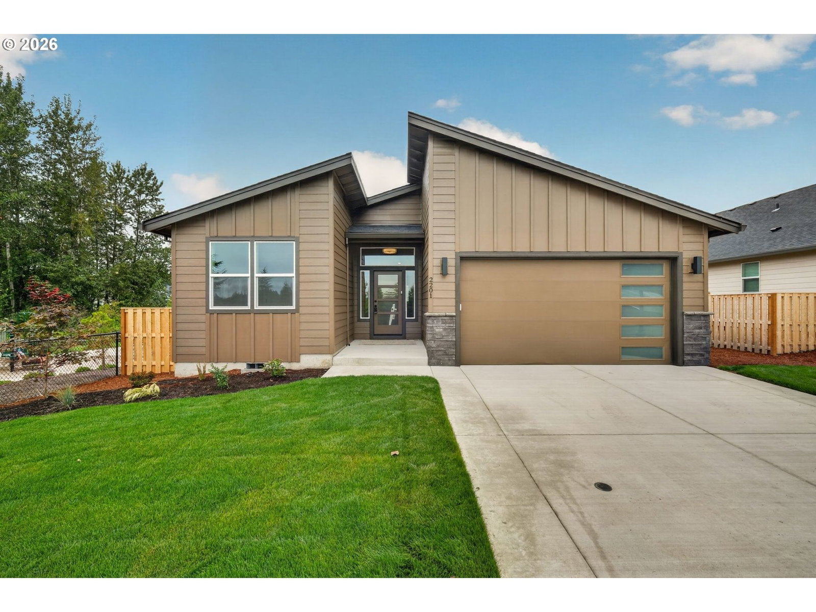 2201 E JUNIPER CIR #20