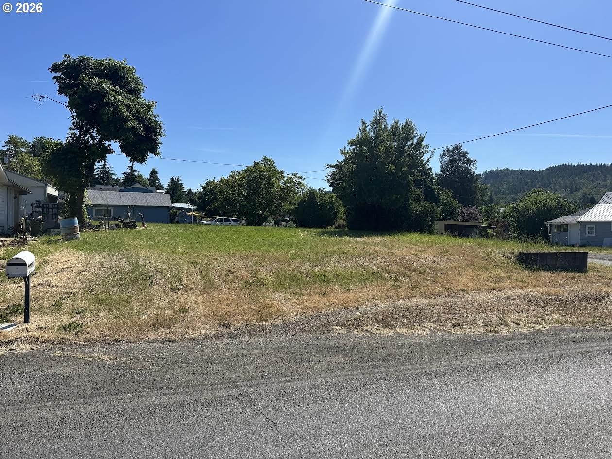 Listing photo 1 of 3