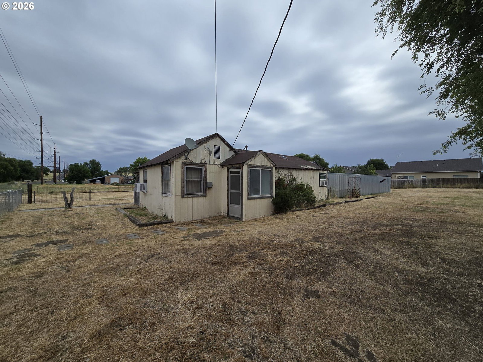 Listing photo 1 of 6