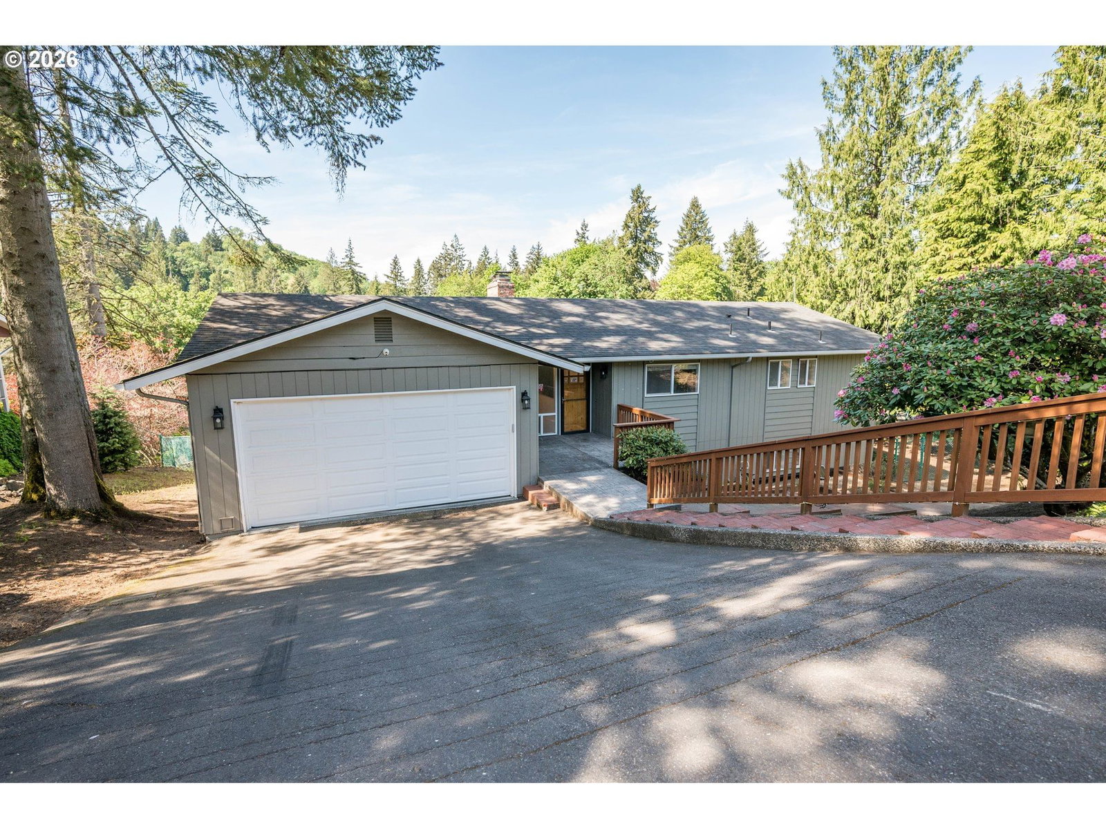 2441 W LYNNWOOD DR