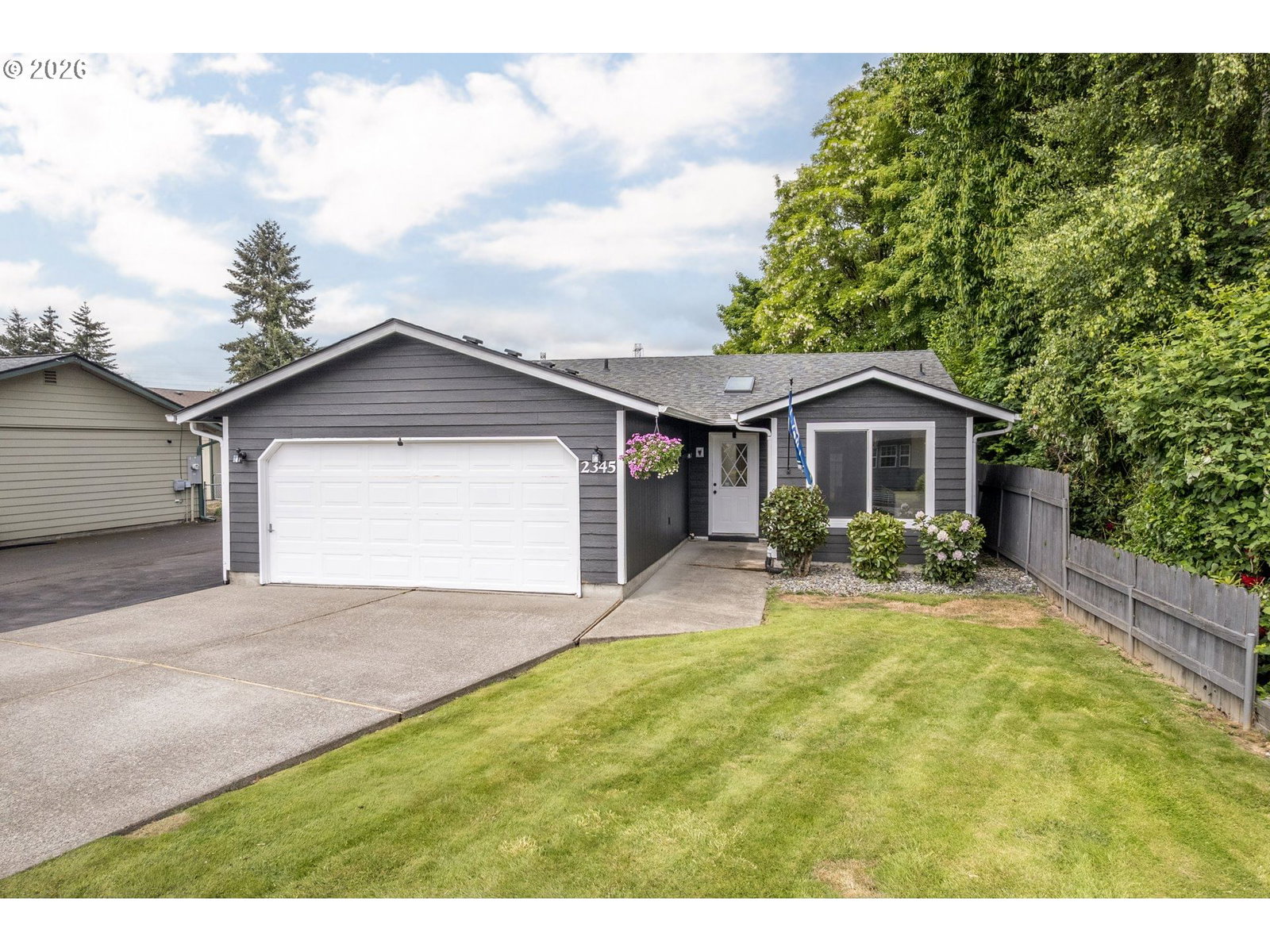 Listing photo 1 of 6