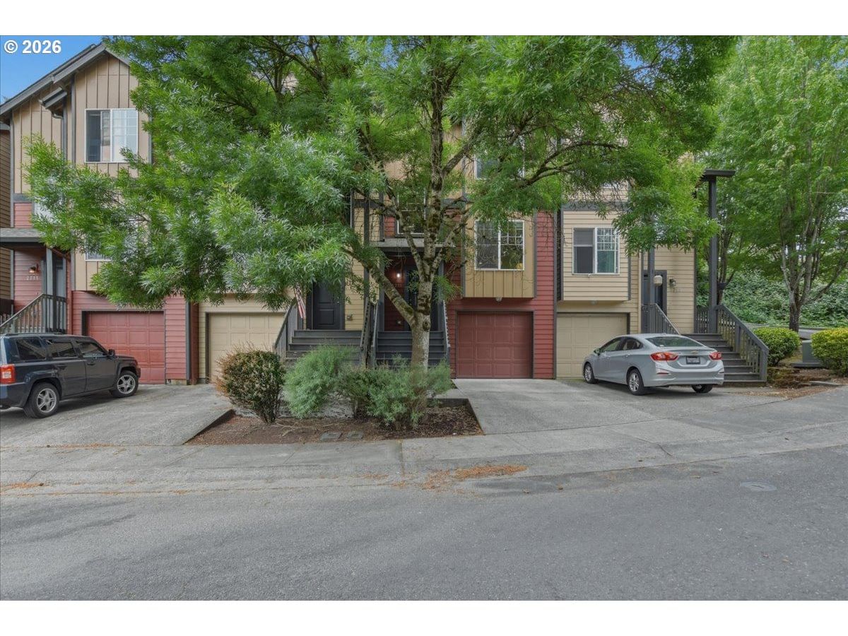 Listing photo 1 of 6