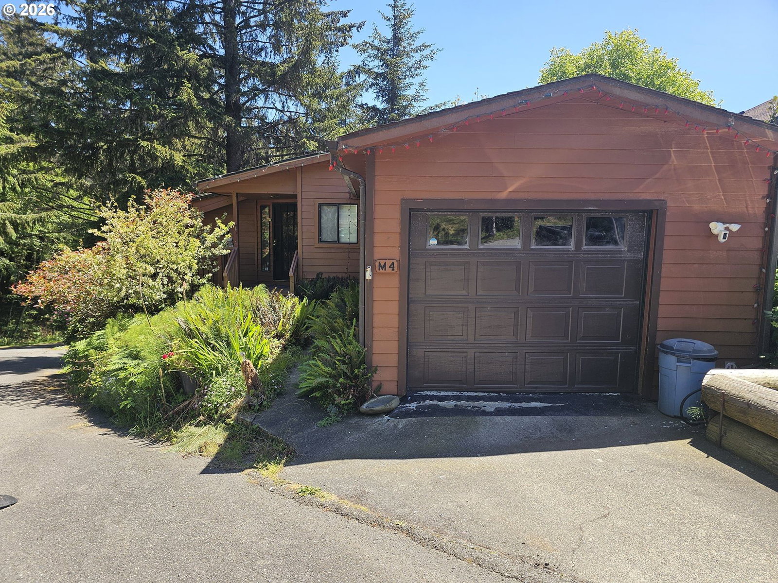 Listing photo 1 of 6