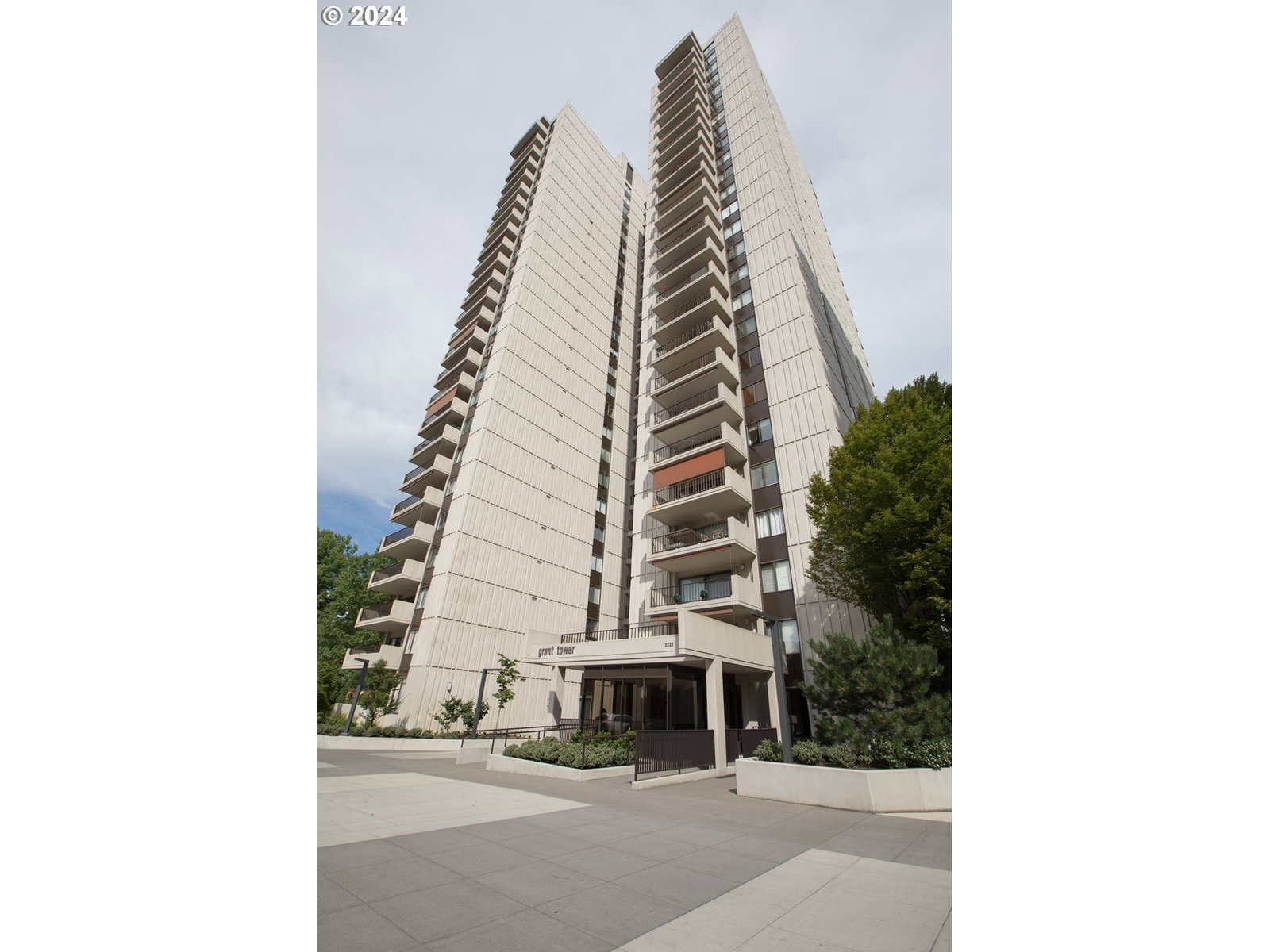 Listing photo 1 of 6